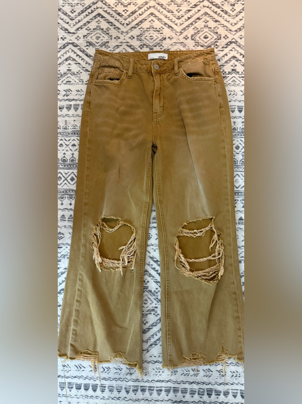 Women’s Distressed Jeans Vervet